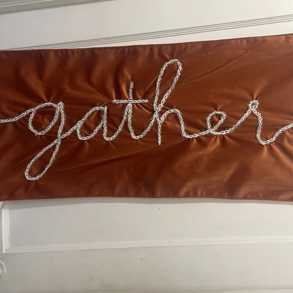 Laurel Grove table runner